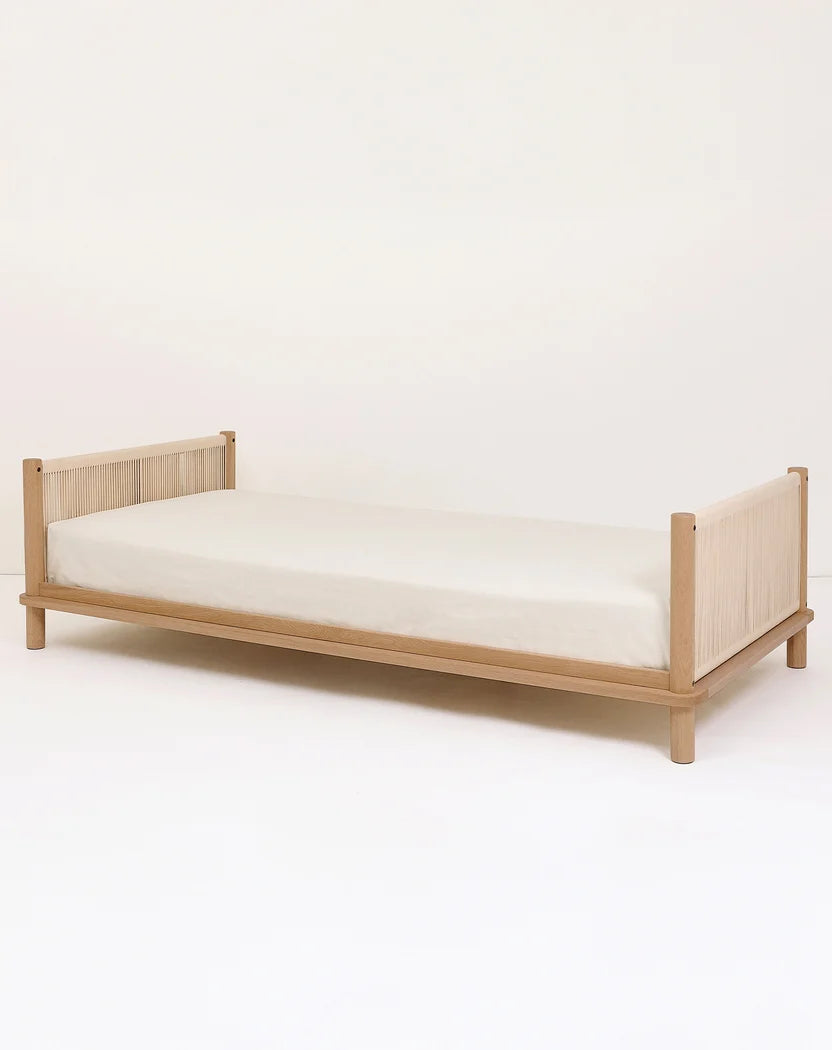 Nobodinoz Latitude børneseng i massiv eg – 90 x 200 cm