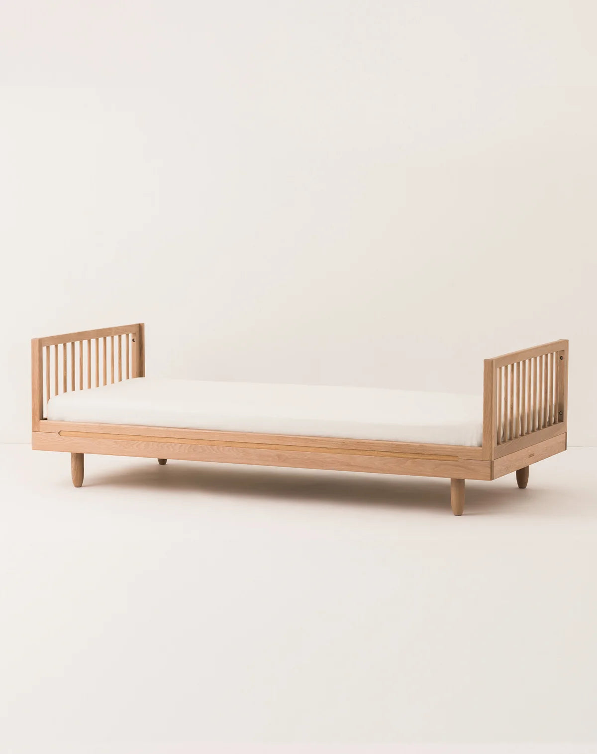 Nobodinoz Pure børneseng inkl. sengeheste i massiv eg – 90 x 200 cm