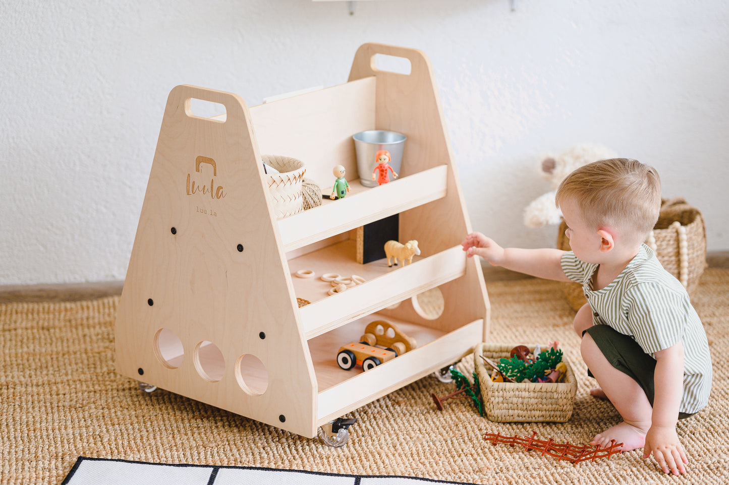 Luula Berta Montessori Bogreol på Hjul – Opbevaring og Rolleleg