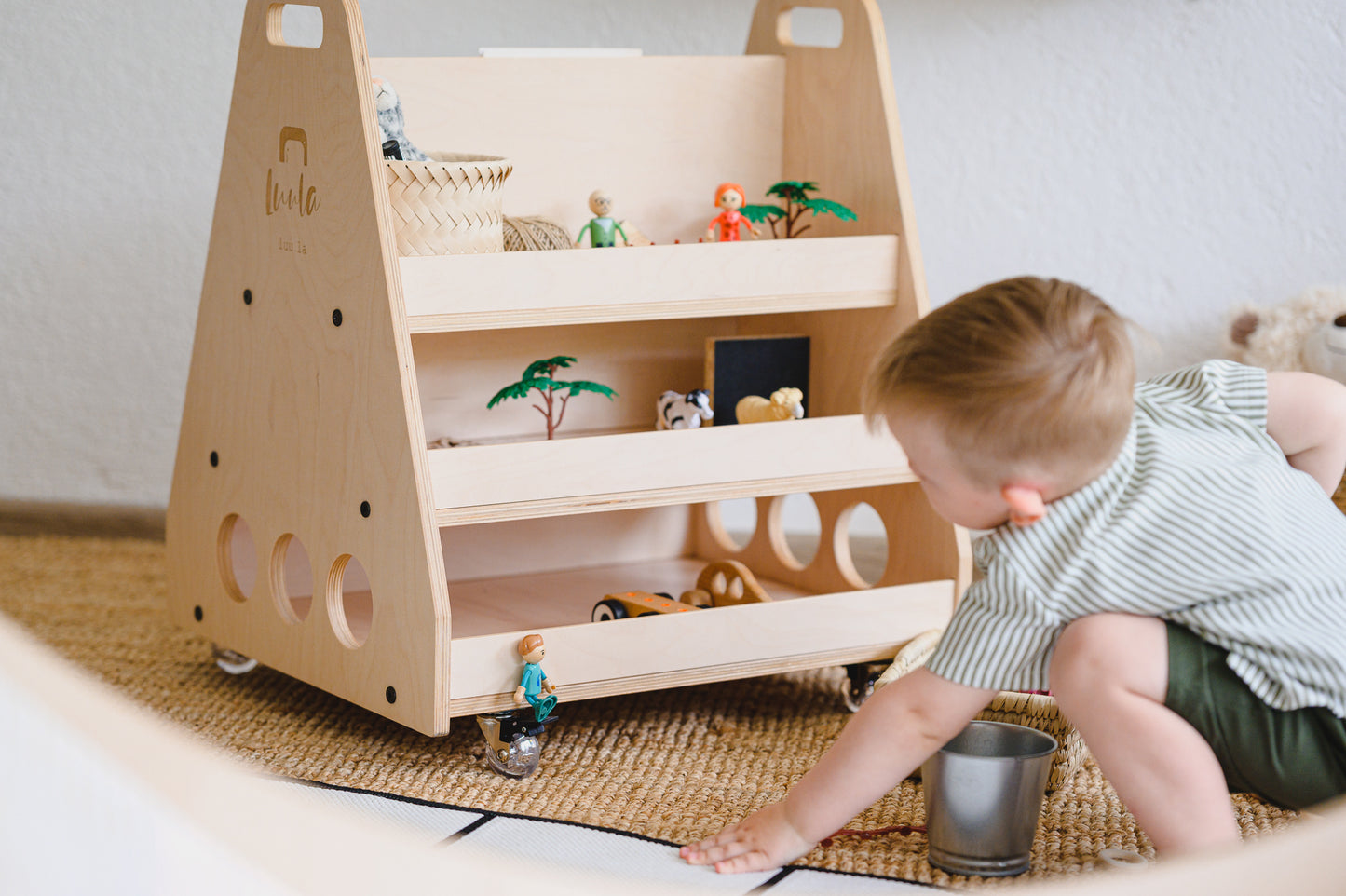 Luula Berta Montessori Bogreol på Hjul – Opbevaring og Rolleleg