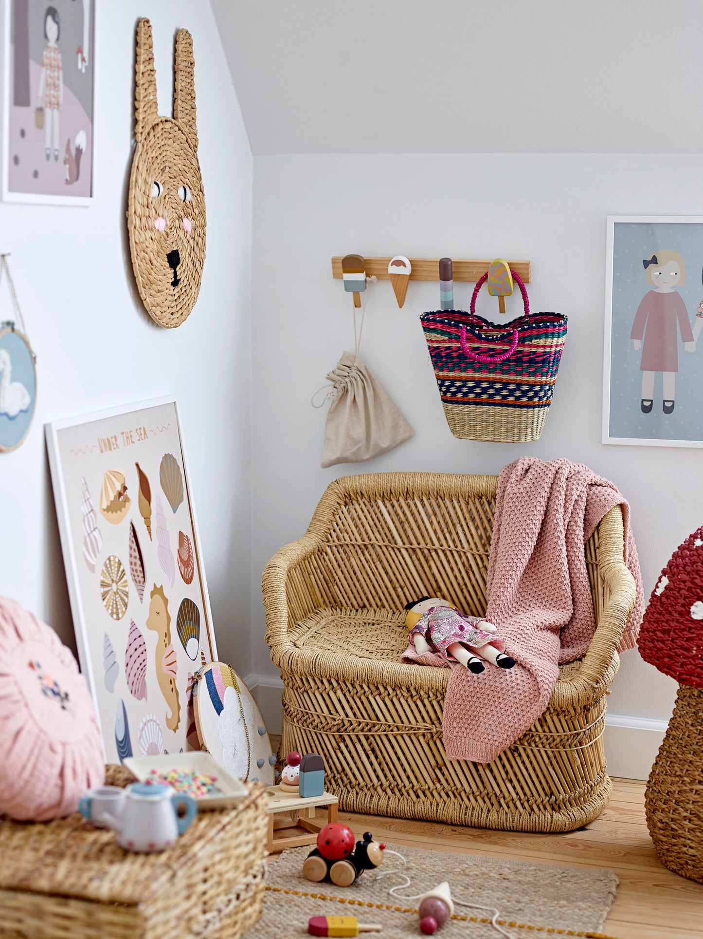 Bloomingville MINI Zyon Knagerække – Brun – FSC®100% Bøg