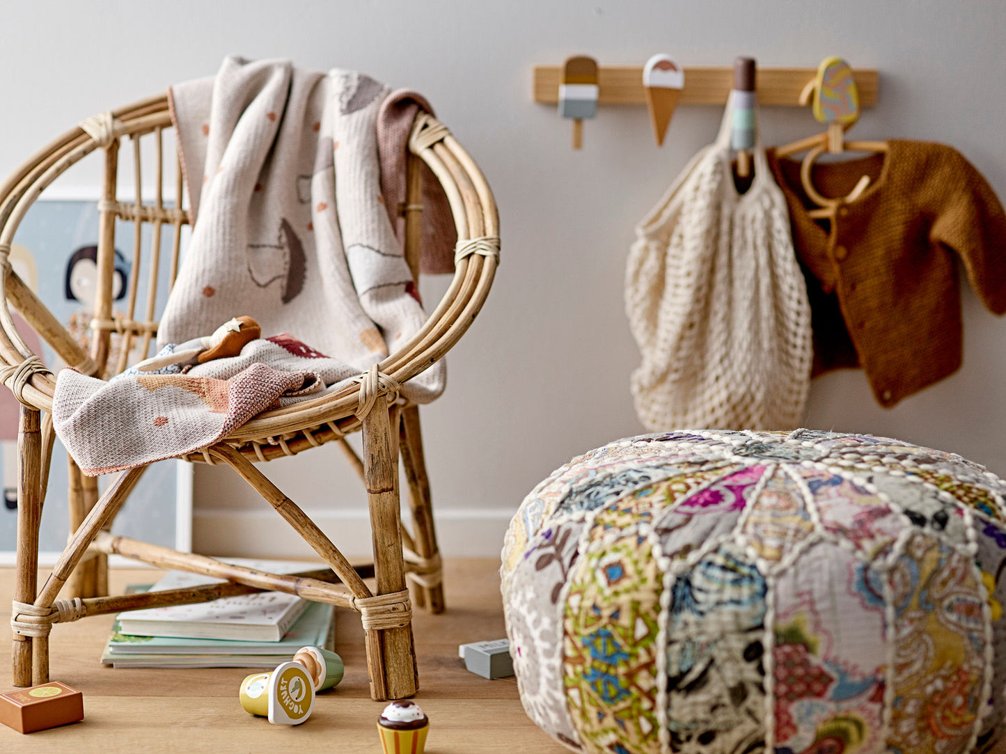 Bloomingville MINI Zyon Knagerække – Brun – FSC®100% Bøg