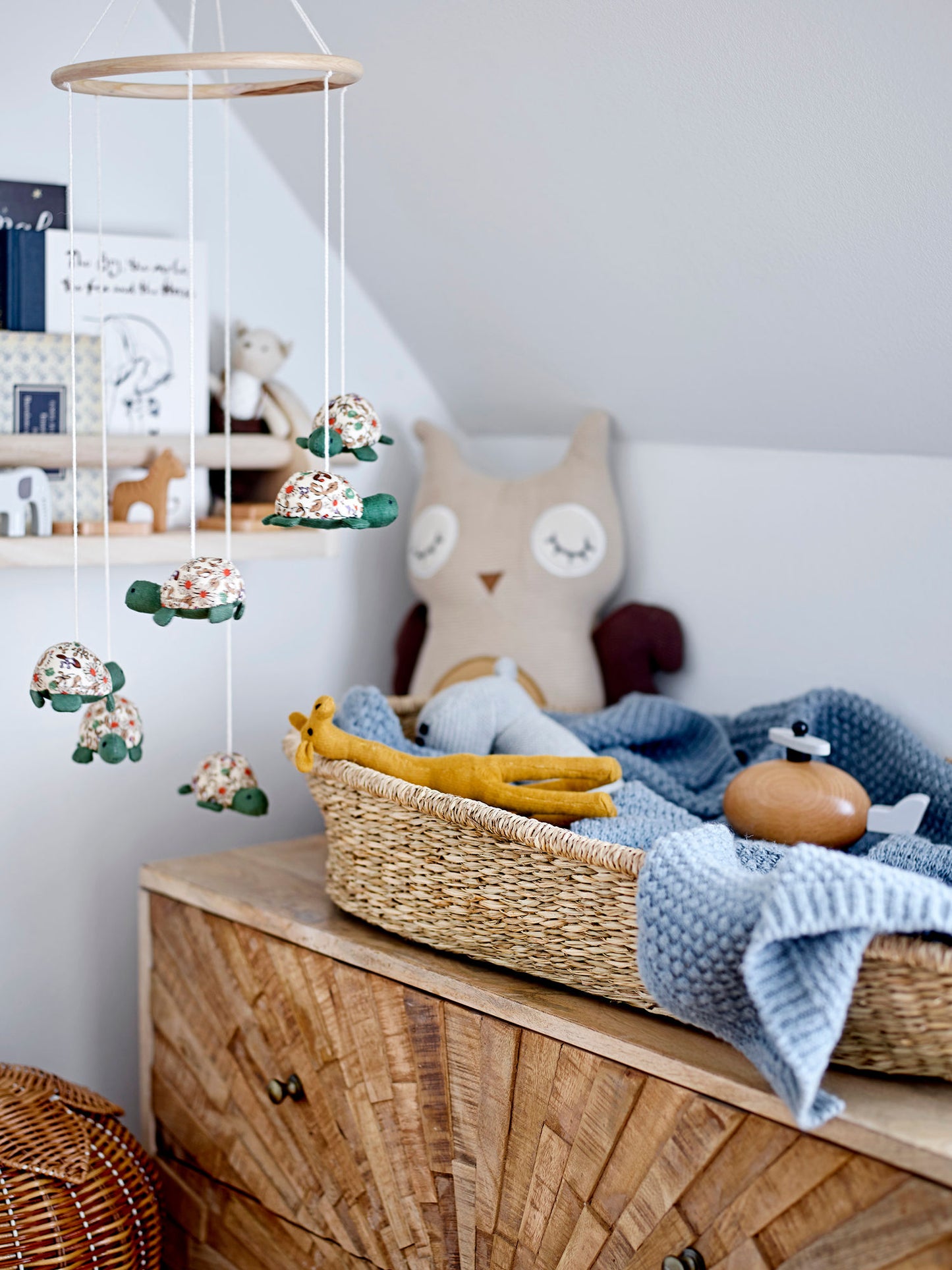 Bloomingville MINI Mingus hylde med bøjlestang – Natur, kejsertræ