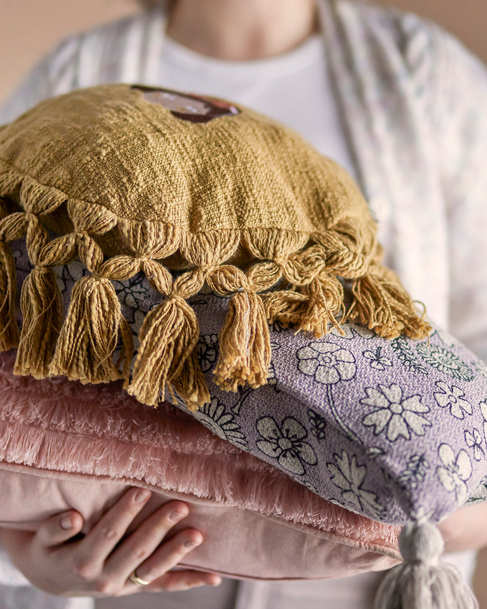 Bloomingville MINI Elinna pude – Rund, gul bomuld med kvaster