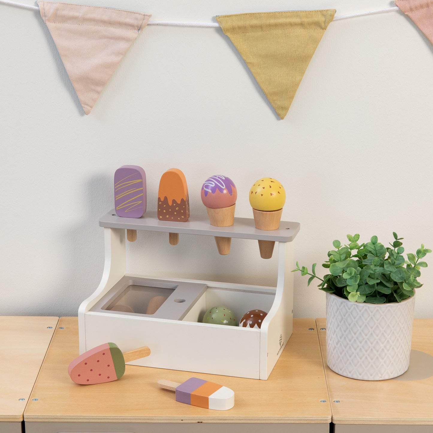 MUSTERKIND isbutik Cocos – hvid/multifarvet