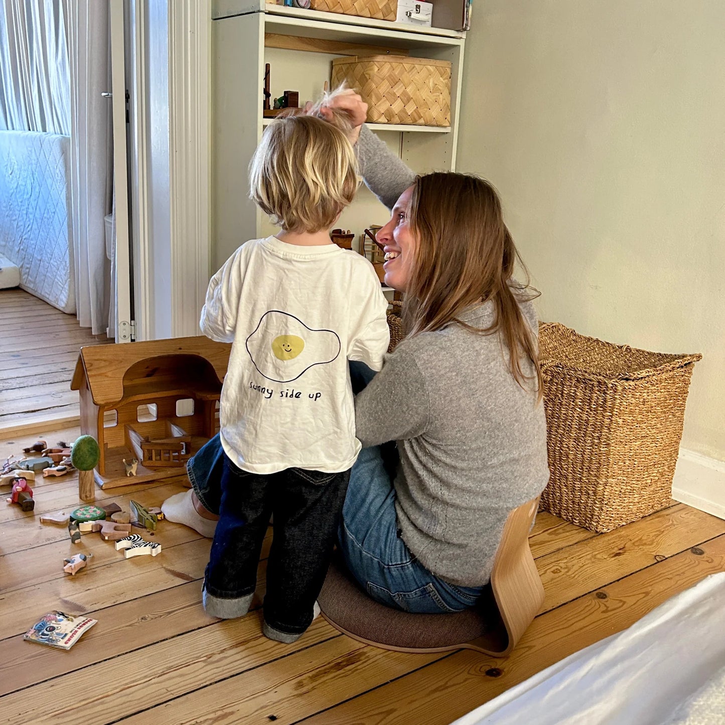 Høgh & Lange Samu gulvstol i egetræ – brun