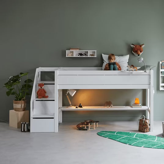 LIFETIME Kidsrooms halvhøj seng med trappe 128 cm 120x200 – hvid