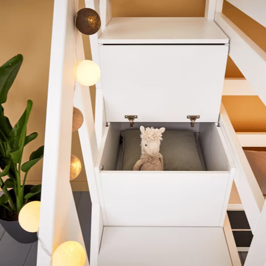 LIFETIME Kidsrooms højseng 177 cm med trappe – 120x200 cm – hvid