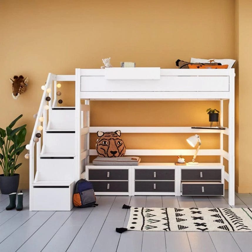 LIFETIME Kidsrooms højseng 177 cm med trappe – 90x200 cm – hvid