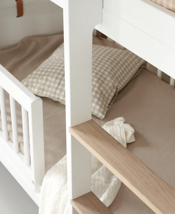 Oliver Furniture Wood Mini+ halvhøj køjeseng i hvid/eg – 68x162 cm