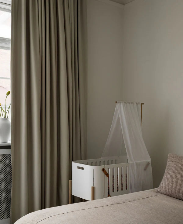 Oliver Furniture Wood co-sleeper inkl. ombygning til bænk 42×82 cm – hvid/eg