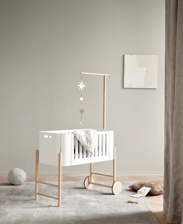 Oliver Furniture holder til Wood co-sleeper sengehimmel og uro – eg