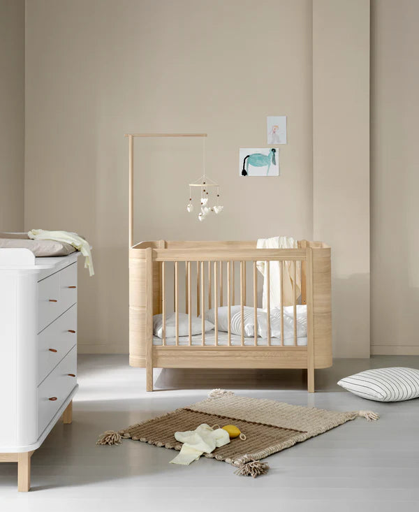 Oliver Furniture Wood Mini+ tremmeseng i eg – 68x122 cm