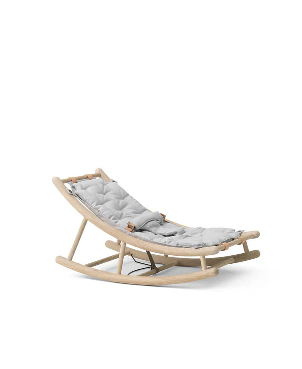 Oliver Furniture Wood baby- og juniorvippestol – eg/grå
