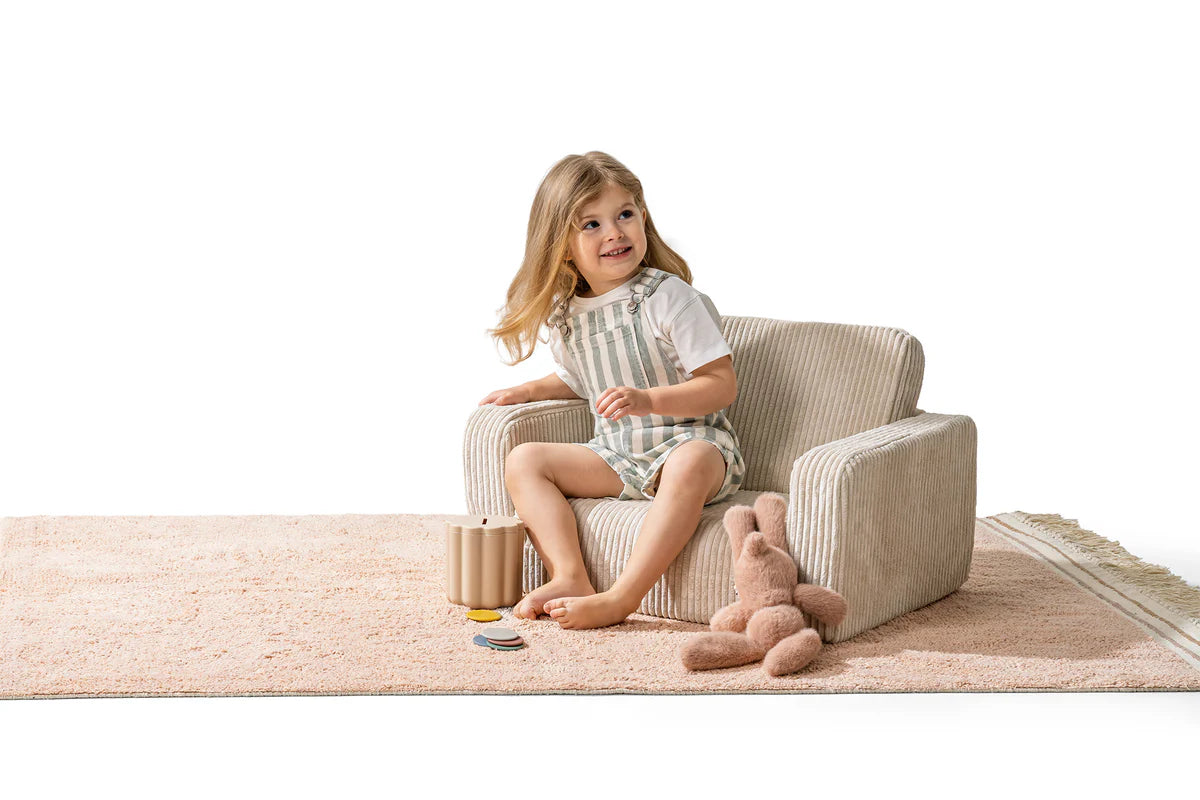 Shappy Lumi lænestol i fløjl – 2-i-1 børnestol og liggemåtte - Vanilla