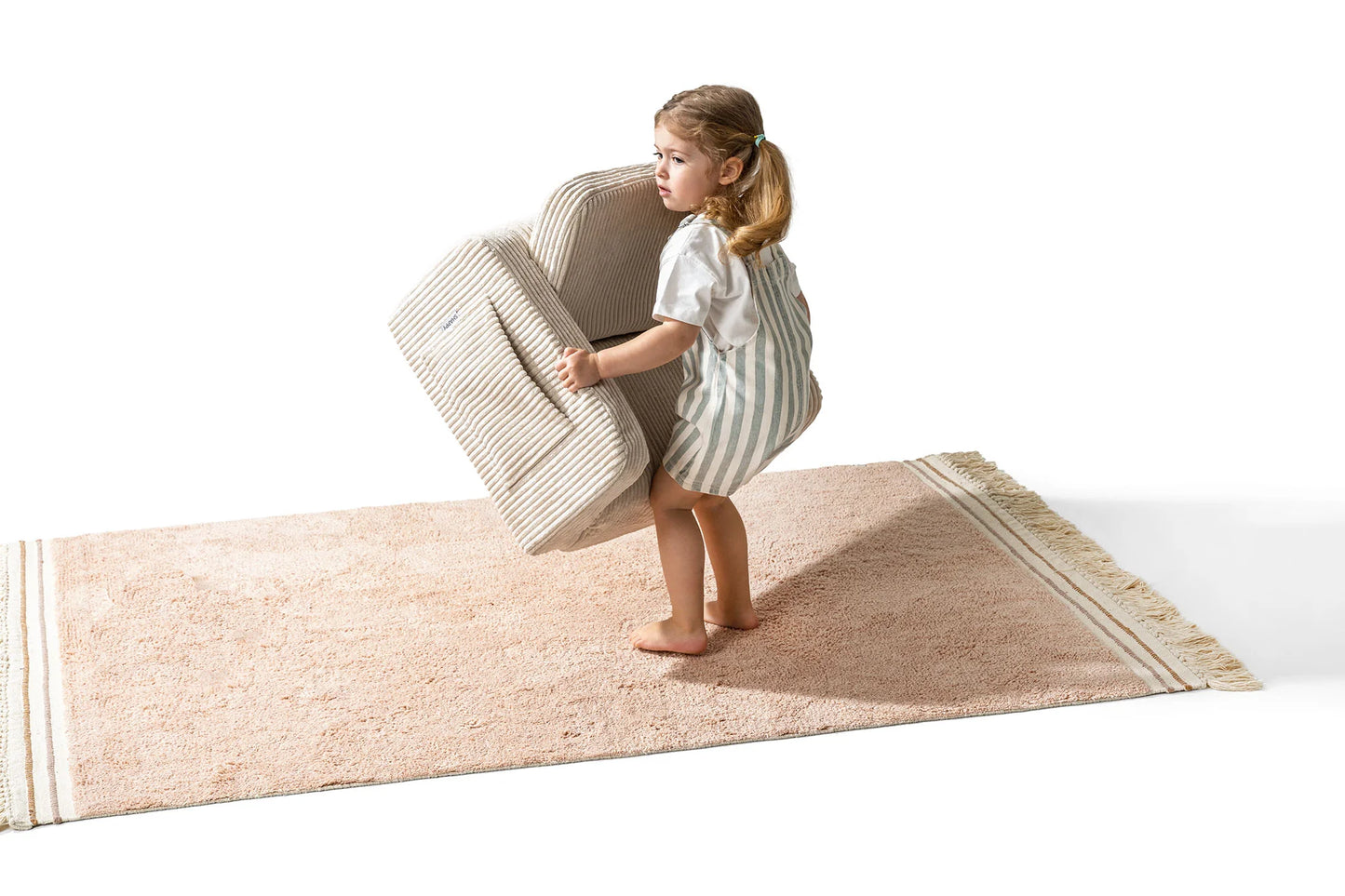 Shappy Lumi lænestol i fløjl – 2-i-1 børnestol og liggemåtte - Vanilla