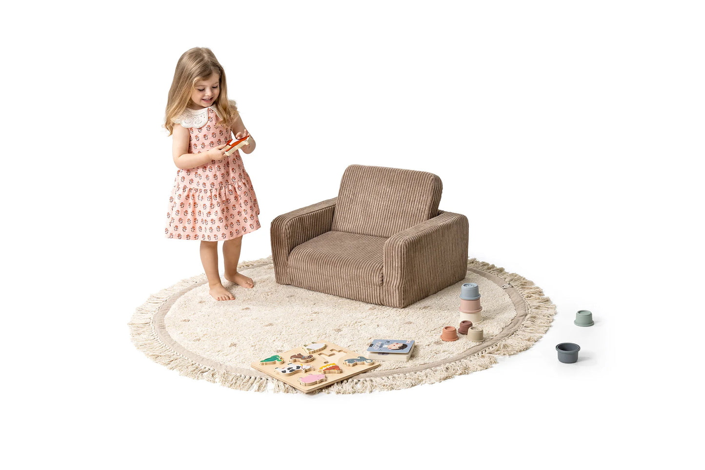 Shappy Lumi lænestol i fløjl – 2-i-1 børnestol og liggemåtte - Chocolate