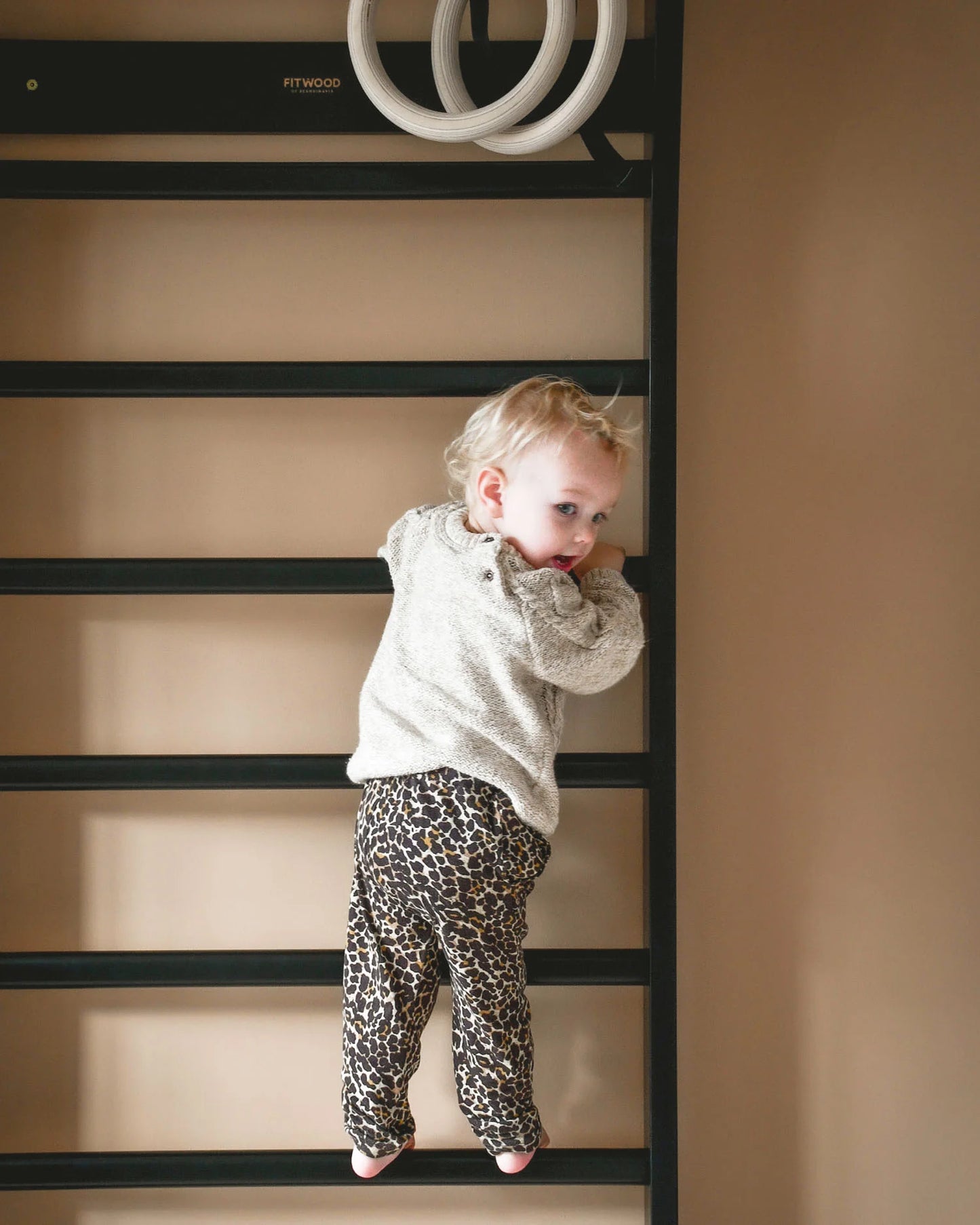 FitWood TAIMI vægribbe 220 cm – sort