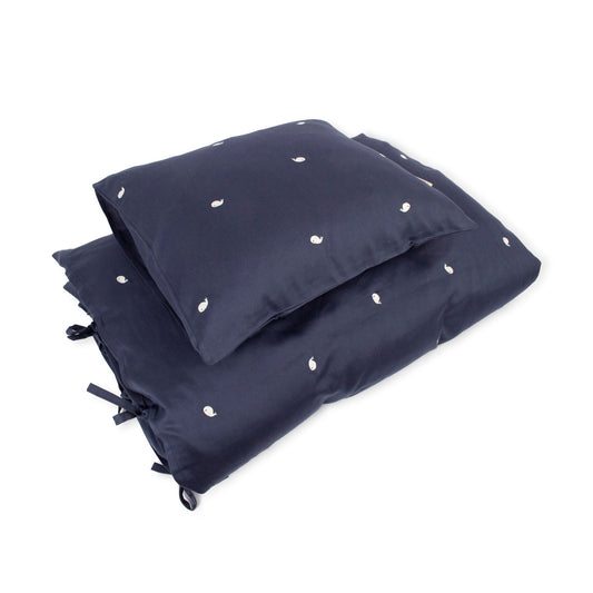 Filibabba junior sengetøj GOTS (100x140 cm) – Broderet Hvalen Christian – Midnight