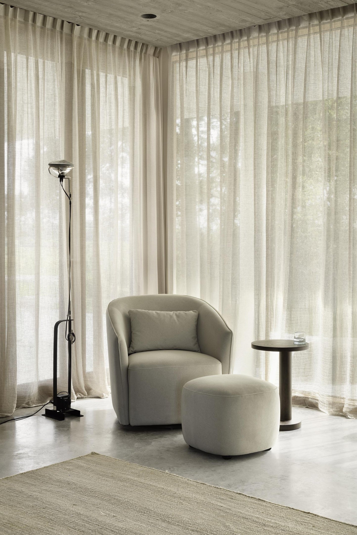Quax Gomi dreje- og glidestol til amning – mohair beige