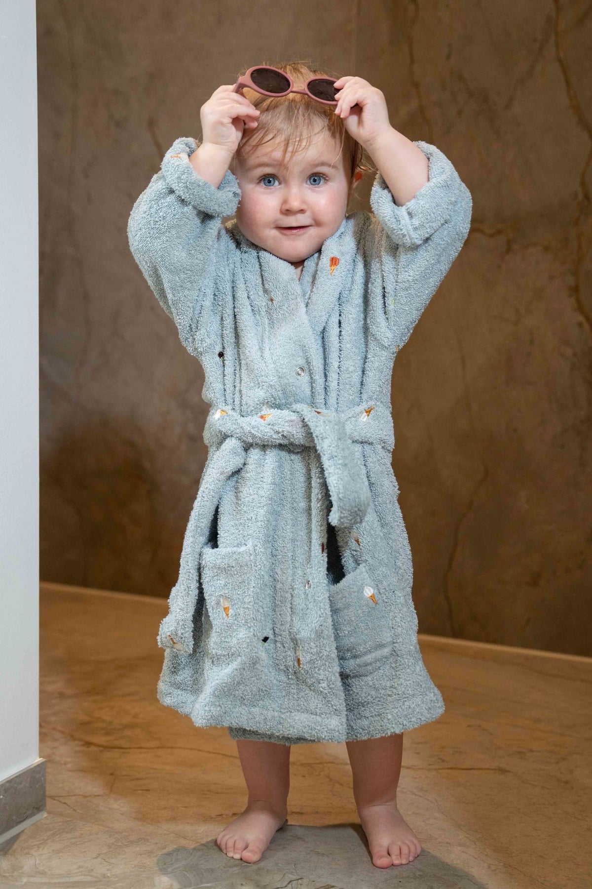 Filibabba Badekåbe med broderi 1-2 år GOTS - Pearl Blue
