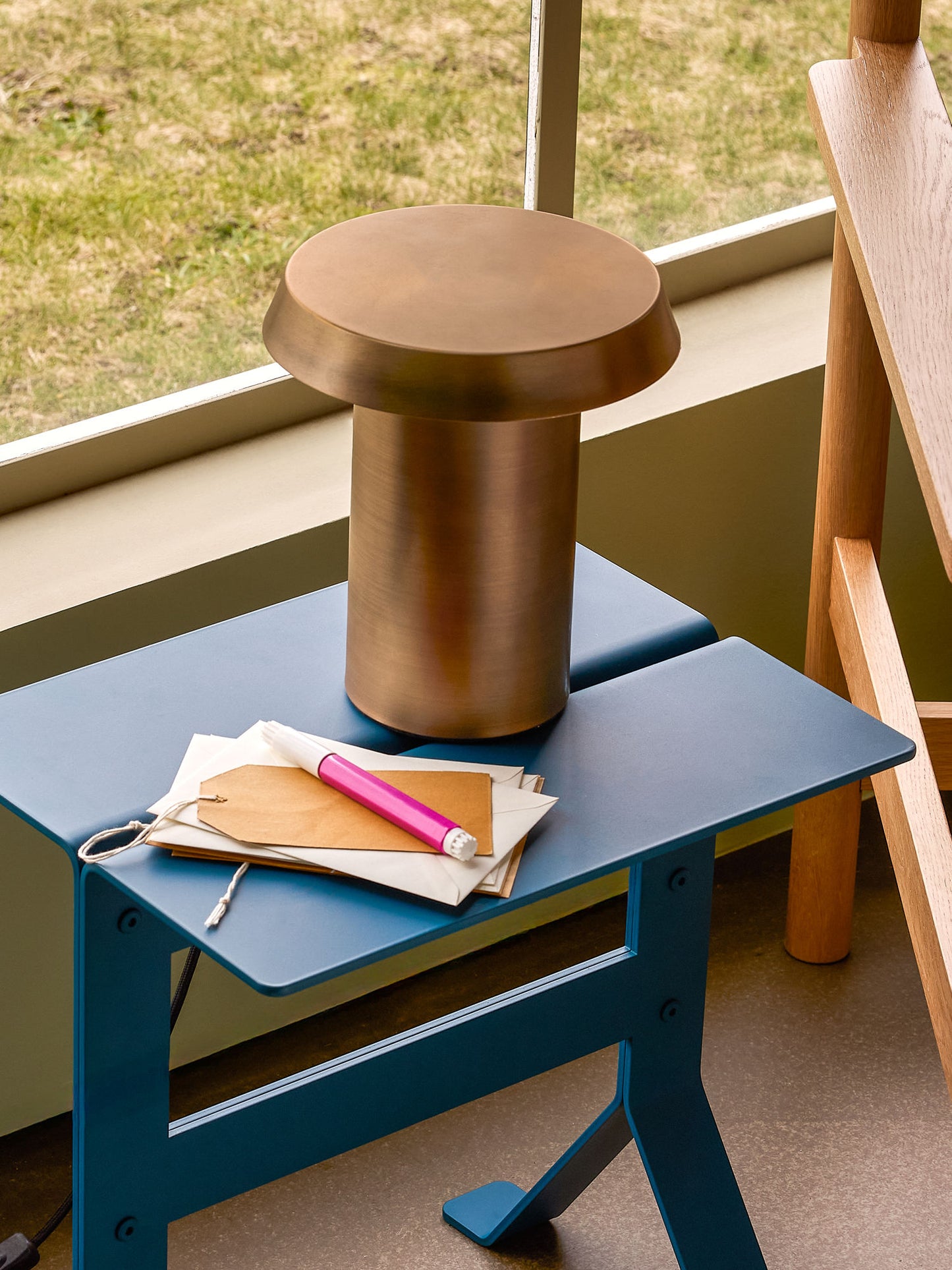Hübsch Keen bordlampe – bruneret messing