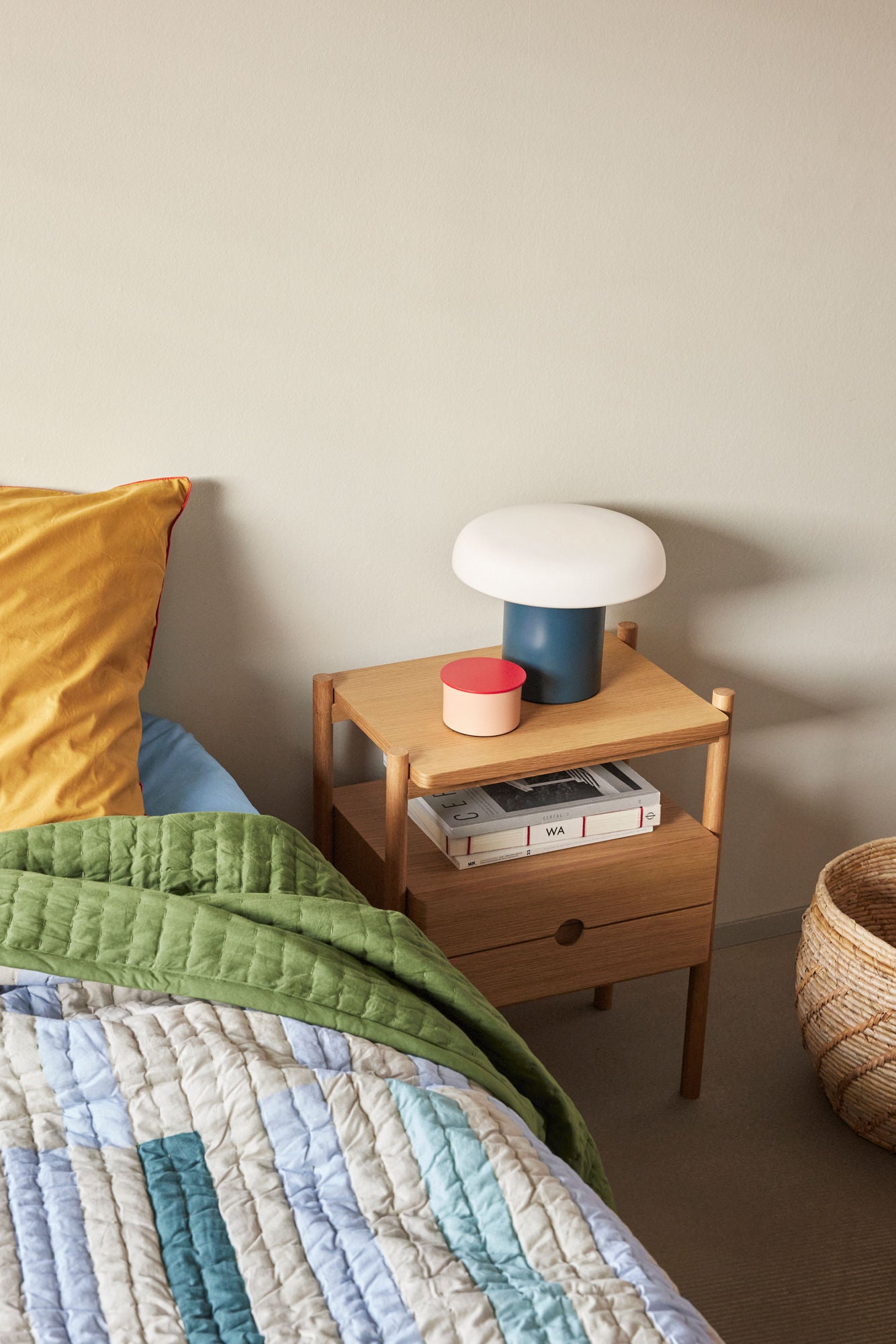 Hübsch Ateliers bordlampe – mørkeblå/hvid