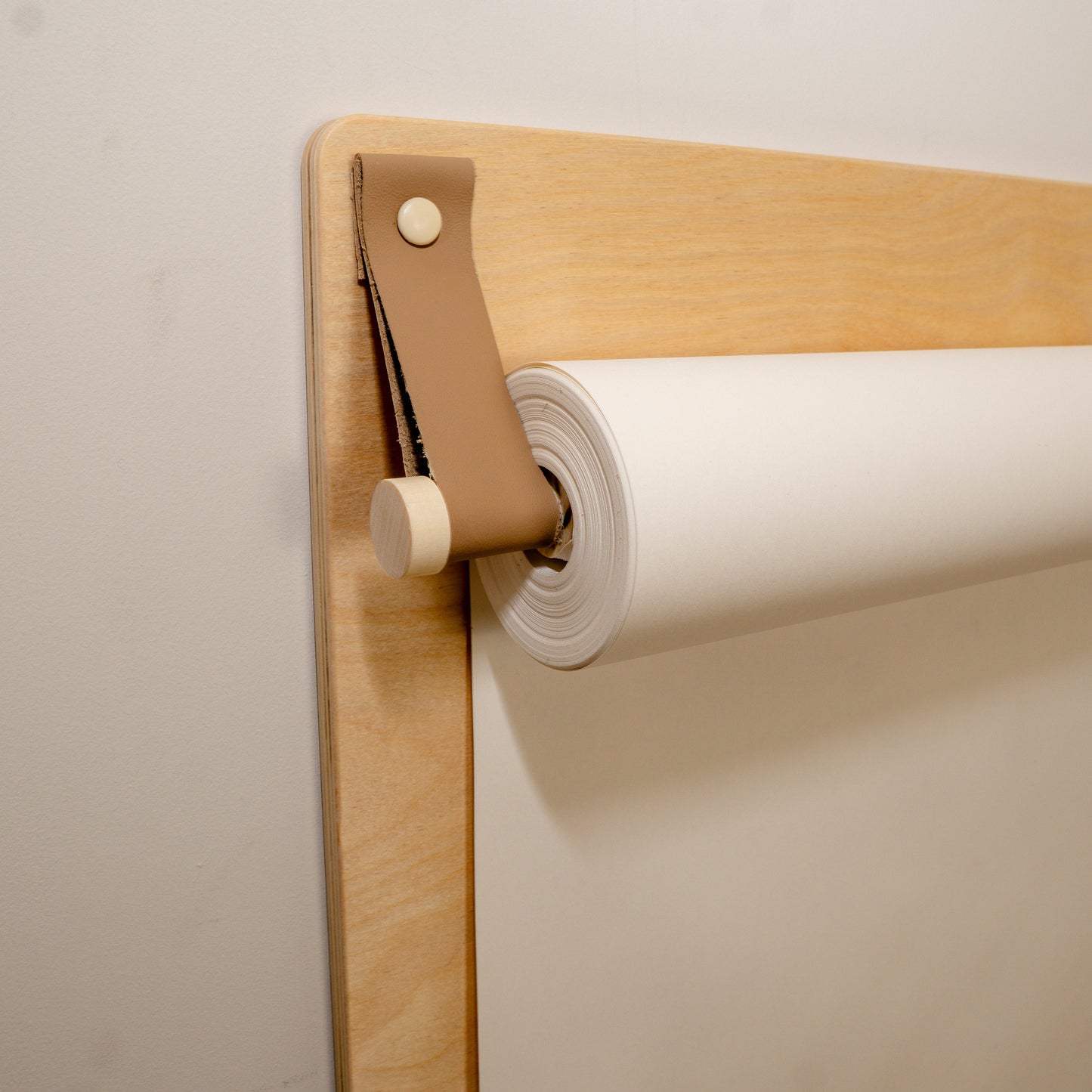 leg&go væghængt tegnetavle med blyantholder og papirrulle