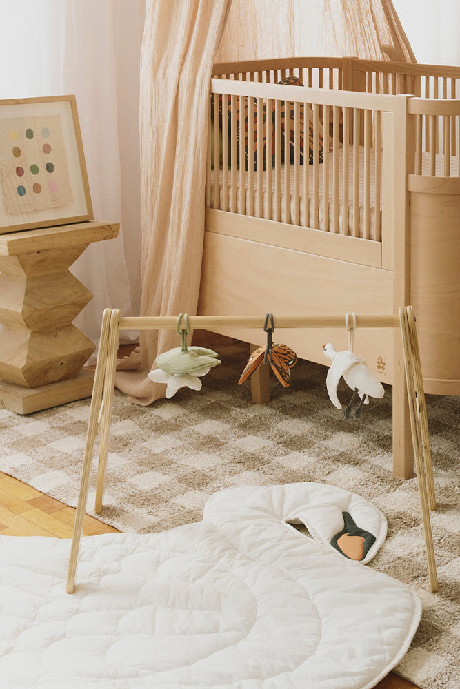 Lorena Canals aktivitetsstativ til baby med 3 rangler – Swan