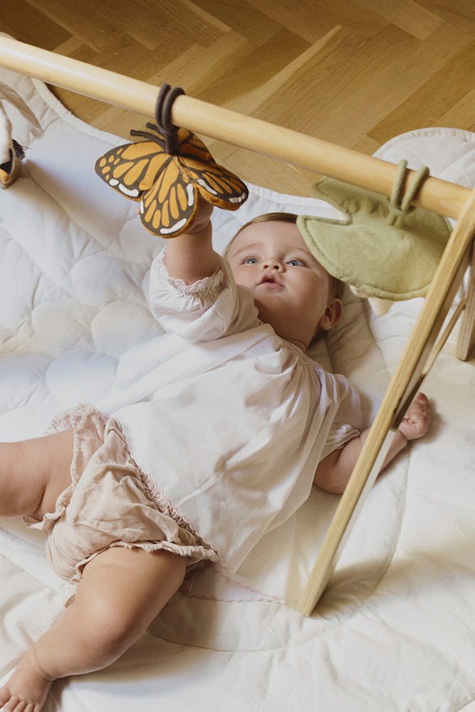 Lorena Canals aktivitetsstativ til baby med 3 rangler – Swan
