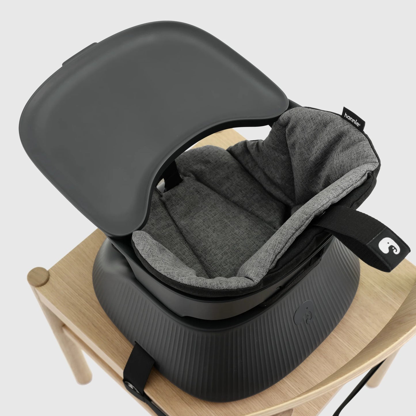Hannie transportabel højstol – Charcoal Black