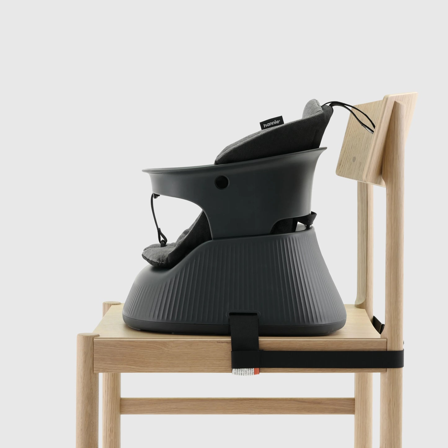 Hannie transportabel højstol – Charcoal Black