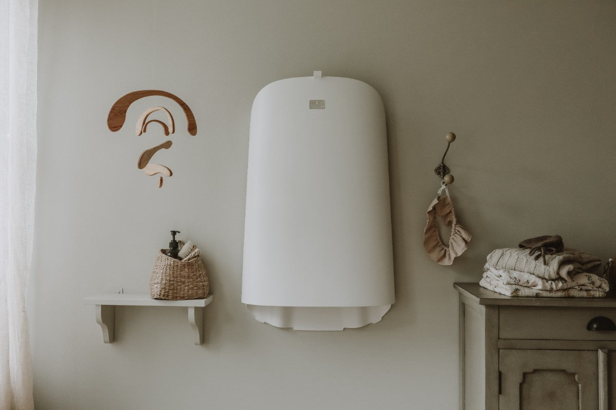 byBO design NATHI væghængt puslebord – Hvid