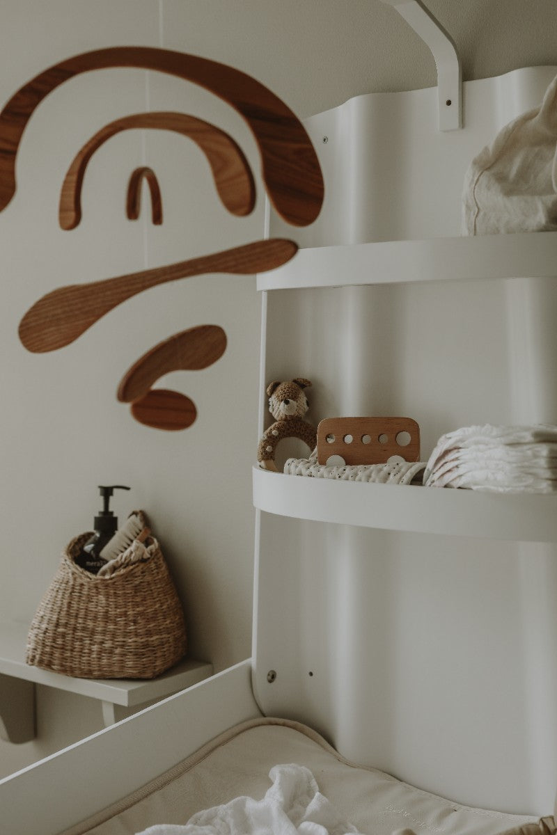 byBO design NATHI væghængt puslebord – Hvid