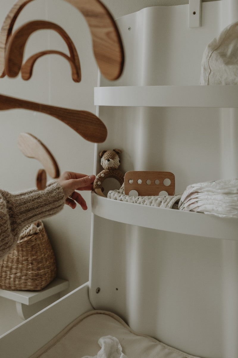 byBO design NATHI væghængt puslebord – Hvid