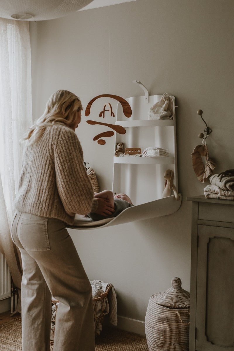 byBO design NATHI væghængt puslebord – Hvid