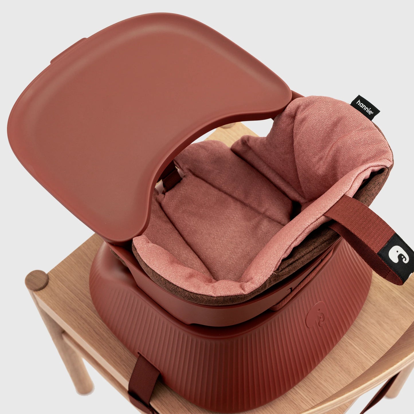 Hannie transportabel højstol – Mahogany Red