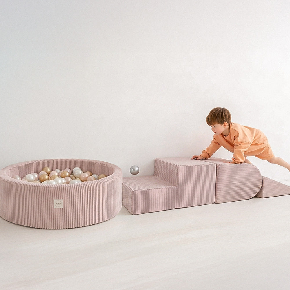 Plush Nest skumtrekant til boldbassin – premium fløjl – Pink