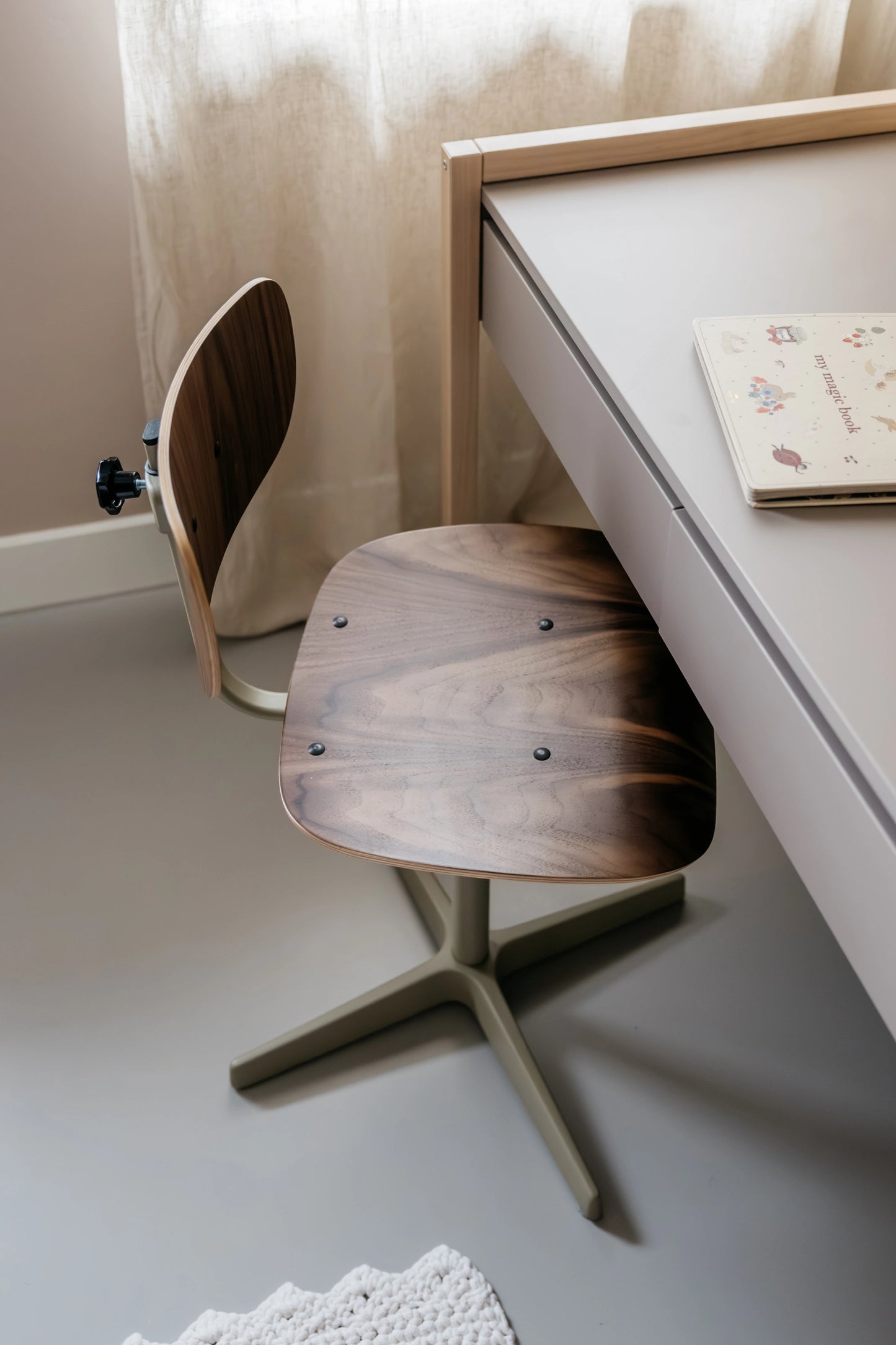Wood Luck Design - Basic - skrivebord med skuffer – trøffel
