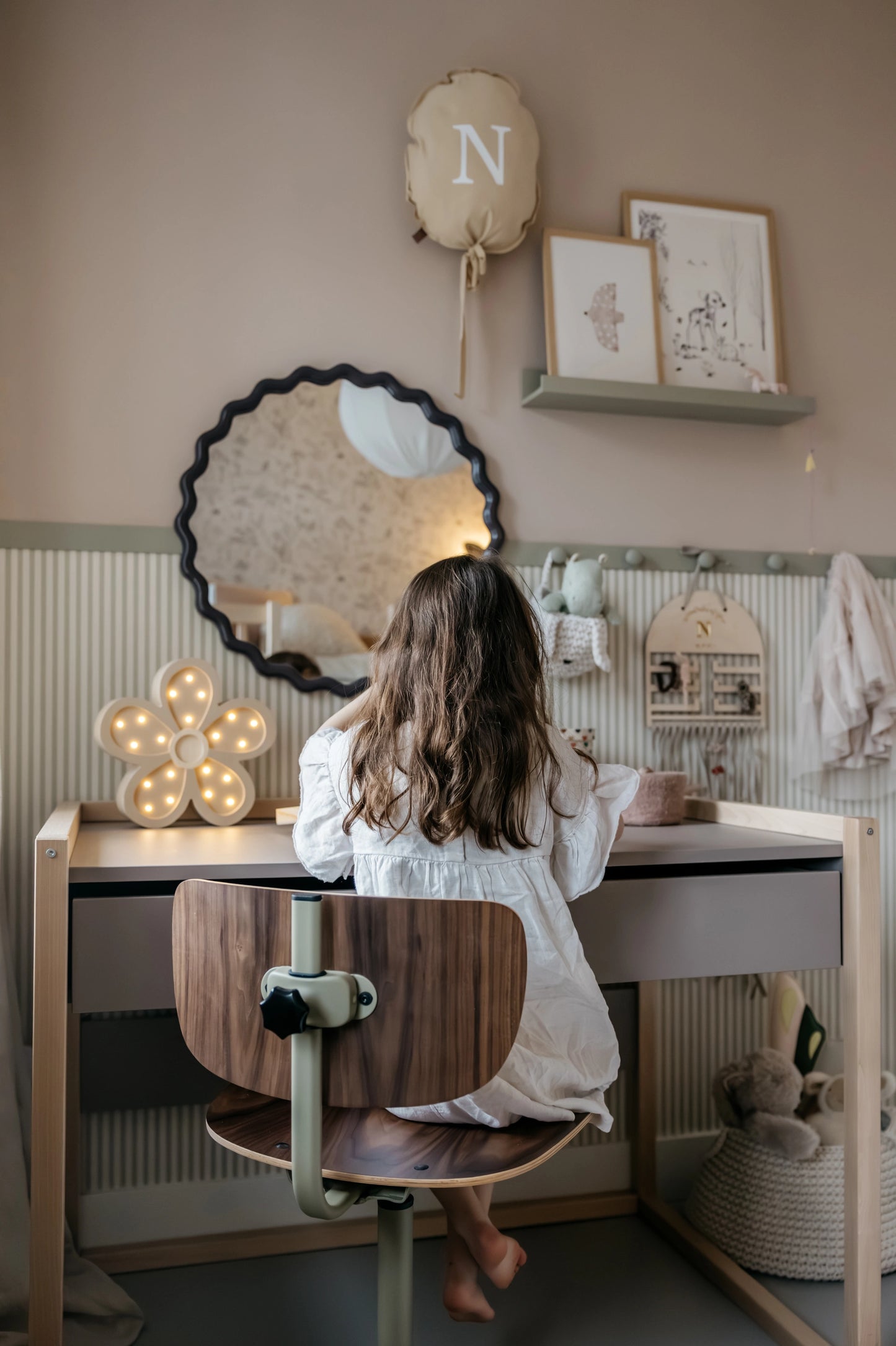 Wood Luck Design - Basic - skrivebord med skuffer – trøffel