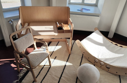 Luula Montessori bord- og stolesæt – justerbar højde – Teddy White