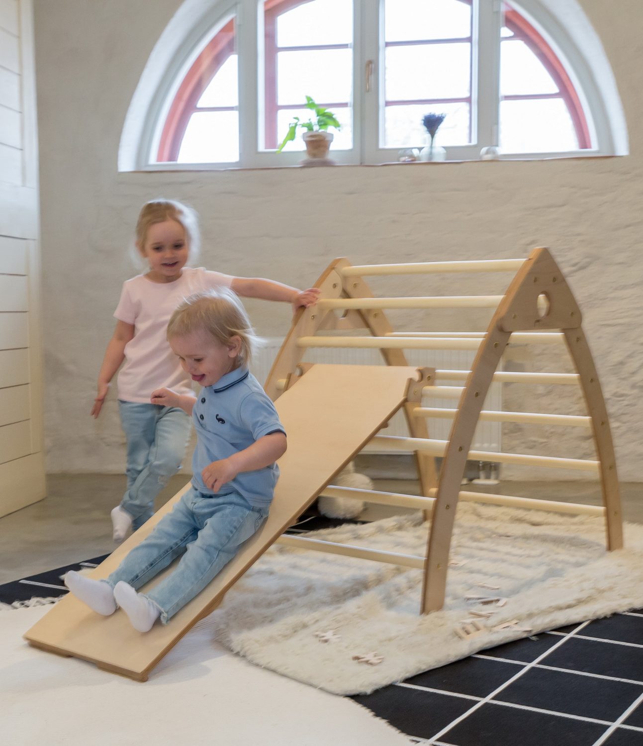 Luula Trekant Sammenklappeligt Klatrestativ med Rampe