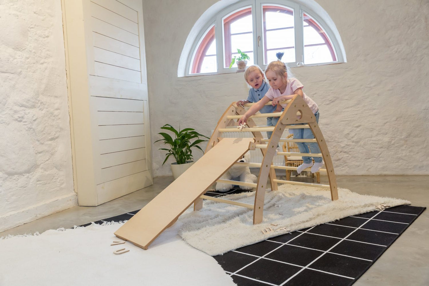 Luula Trekant Sammenklappeligt Klatrestativ med Rampe