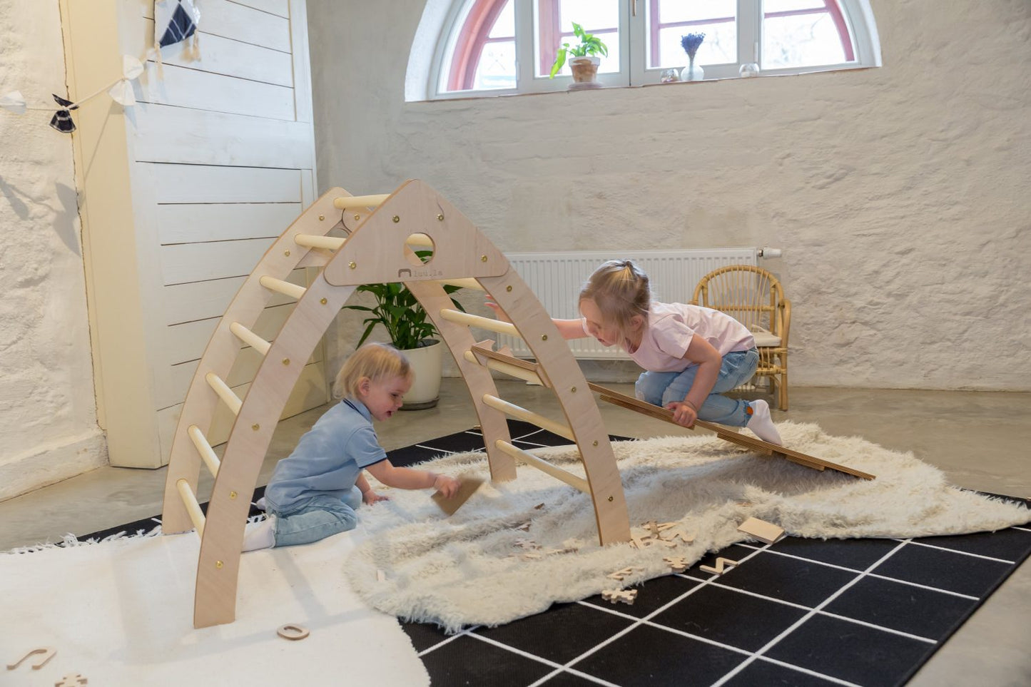 Luula Trekant Sammenklappeligt Klatrestativ med Rampe