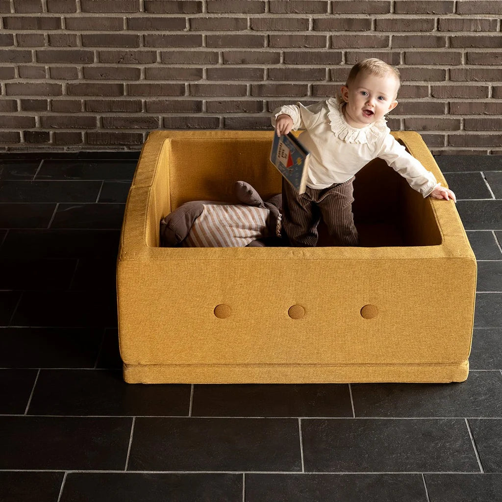 by KlipKlap KK Play Fold legesofa og boldbassin Square – Sennep