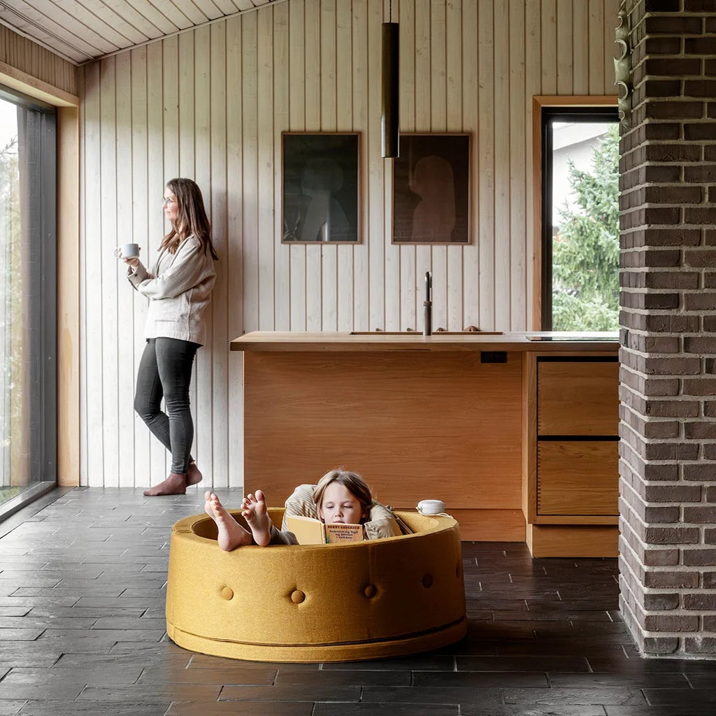 by KlipKlap KK Play Fold legesofa og boldbassin Circle – Sennep