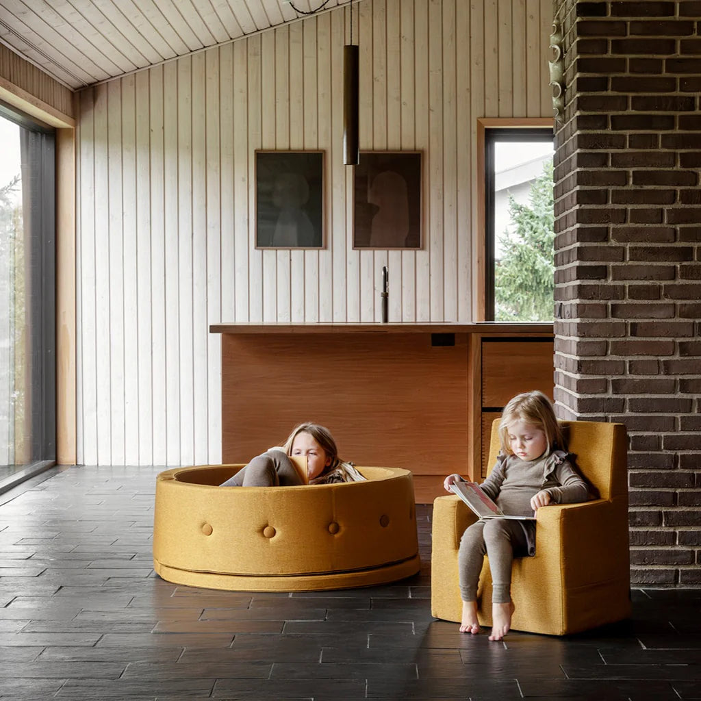 by KlipKlap KK Play Fold legesofa og boldbassin Circle – Sennep