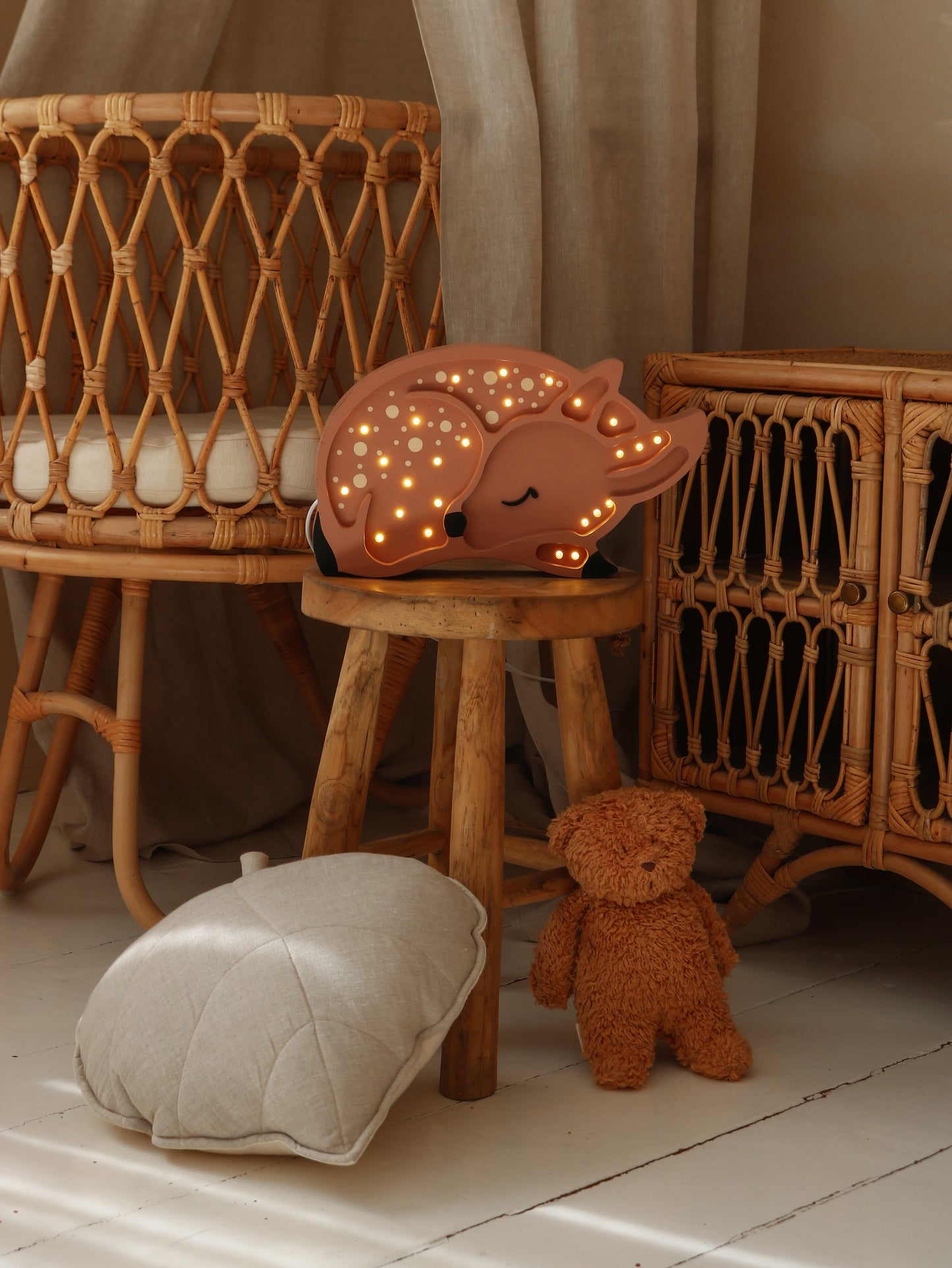 Little Lights Deer lampe i træ - flere farver