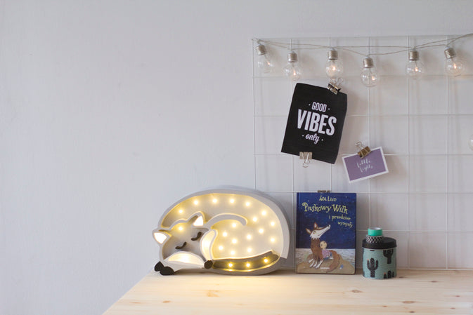 Little Lights Wolf lampe i træ
