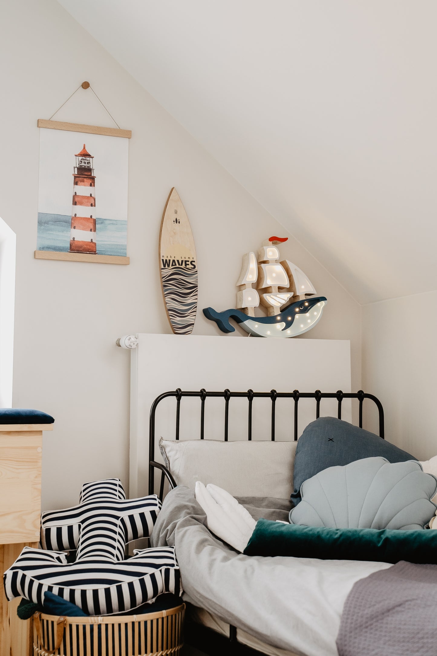 Little Lights Ship lampe i træ - flere farver